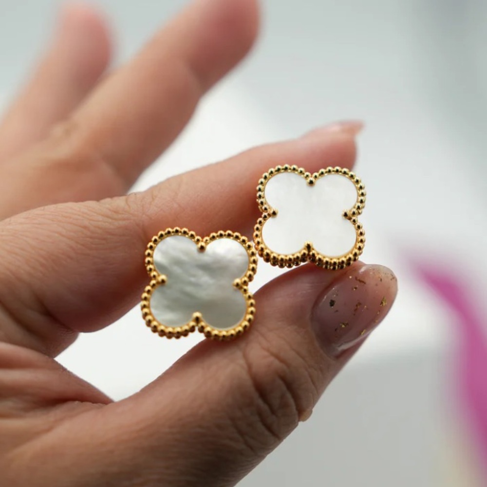 White Stone Flower Earrings Summer vibes - Picture 6 of 11